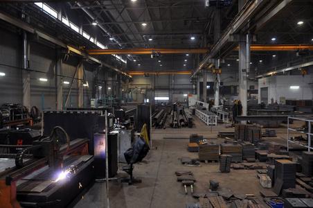 金属制造厂生产室的内部.等离子切割机照片
